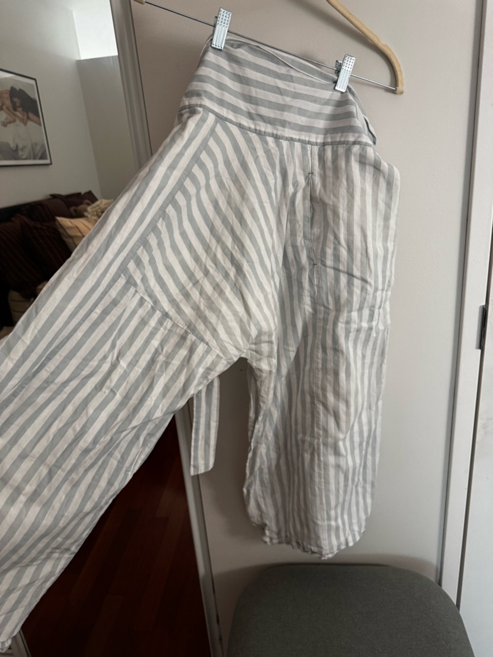 ROUCHA Striped Wide-Leg Crop Gaucho Pants - White & Light Gray - Picture 3 of 8